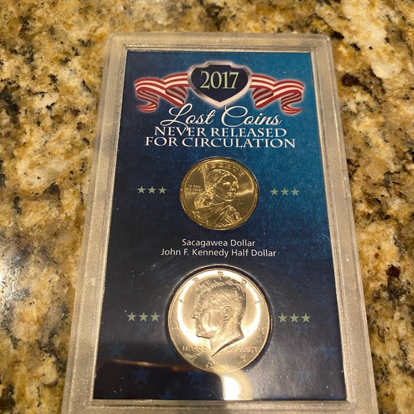 2017 Commemorative Coin Set - Gold and Silver Edition - Picture 4 of 5